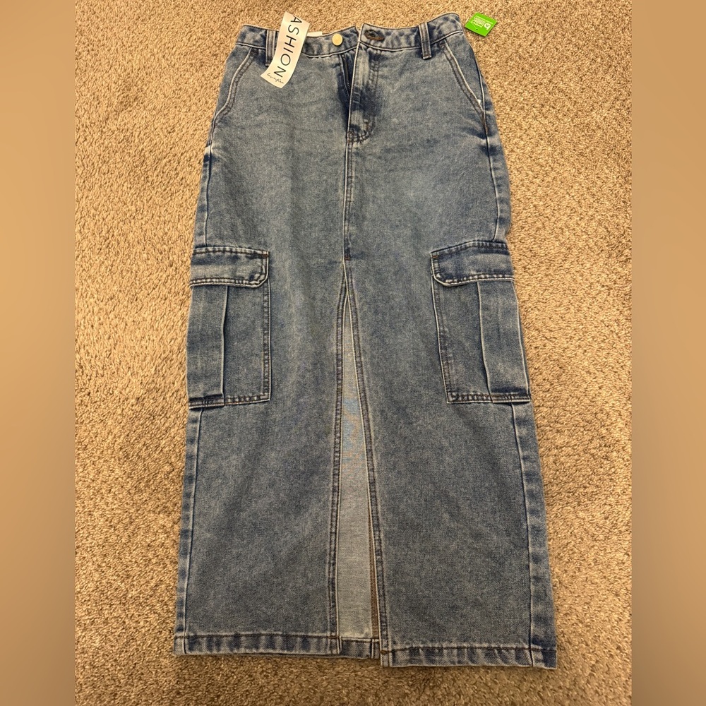 Love Fire Skirt Womens Size 3 Blue Denim Front Slit Straight Cargo Pockets NWT